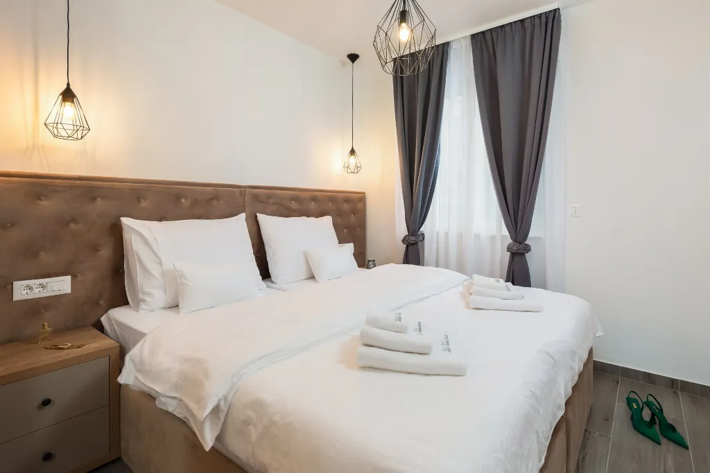 Modern Seaside Apartment with Pool in Okrug Gornji
