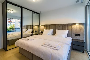 Penthouse Apartment with Shared Pool in Okrug Gornji