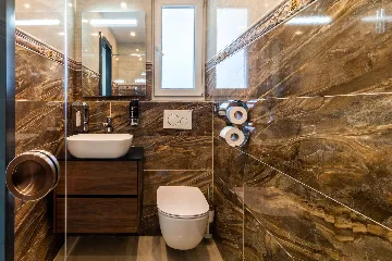 Penthouse Apartment with Shared Pool in Okrug Gornji