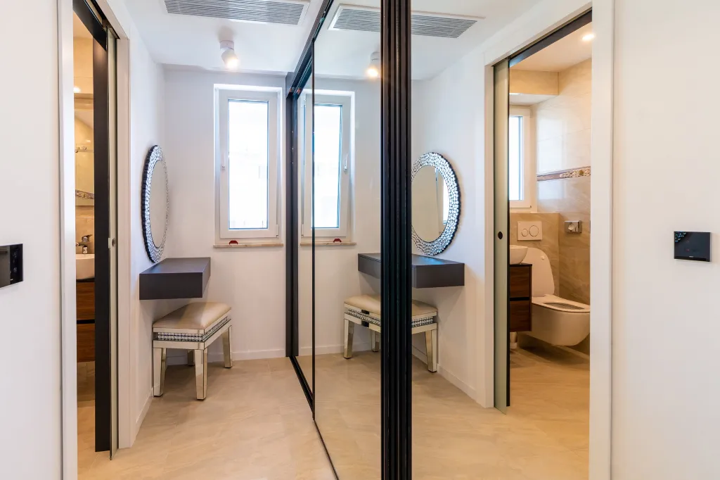 Penthouse Apartment with Shared Pool in Okrug Gornji