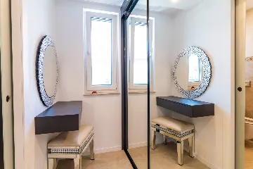 Penthouse Apartment with Shared Pool in Okrug Gornji