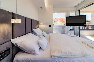 Penthouse Apartment with Shared Pool in Okrug Gornji