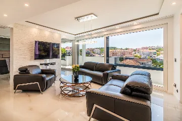 Penthouse Apartment with Shared Pool in Okrug Gornji