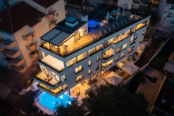 Penthouse Apartment with Shared Pool in Okrug Gornji