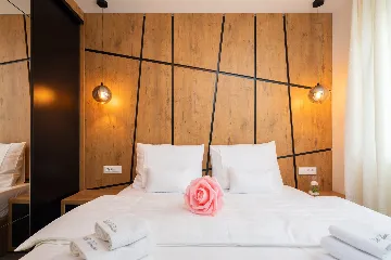 Modern Seaside Apartment with Pool, Okrug Gornji