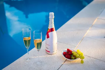 Seaside Apartment with Pool in Okrug Gornji