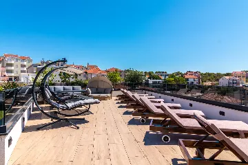Seaside Apartment with Pool in Okrug Gornji