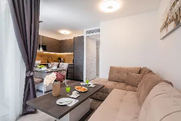 Seaside Apartment with Pool in Okrug Gornji