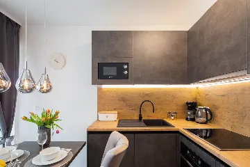 Seaside Apartment with Pool in Okrug Gornji