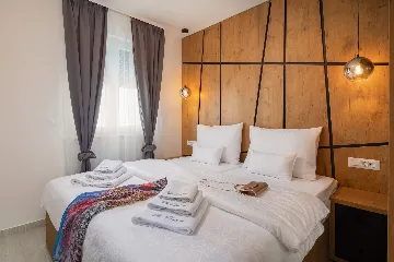 Seaside Apartment with Pool in Okrug Gornji