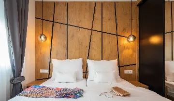 Seaside Apartment with Pool in Okrug Gornji