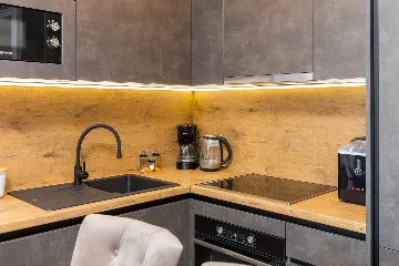 Seaside Apartment with Pool in Okrug Gornji