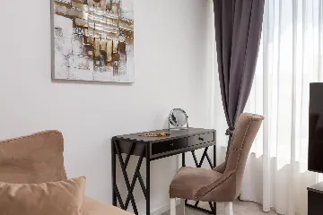 Seaside Apartment with Pool in Okrug Gornji