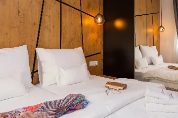 Seaside Apartment with Pool in Okrug Gornji