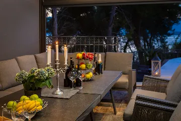 Modern Seaside Apartment with Pool, Okrug Gornji