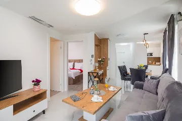 Modern Seaside Apartment with Pool, Okrug Gornji