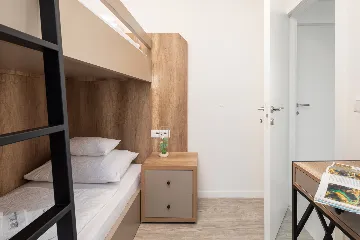 Modern Seaside Apartment with Pool, Okrug Gornji