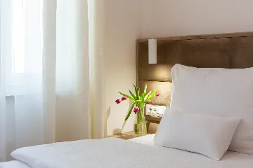 Seaside Family Apartment with Pool, Okrug Gornji