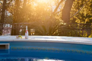 Seaside Family Apartment with Pool, Okrug Gornji