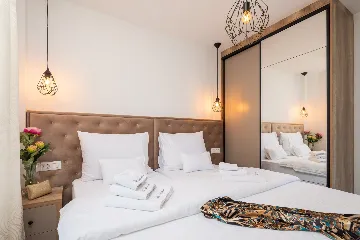 Seaside Family Apartment with Pool, Okrug Gornji