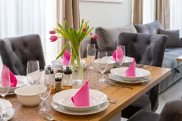 Seaside Family Apartment with Pool, Okrug Gornji