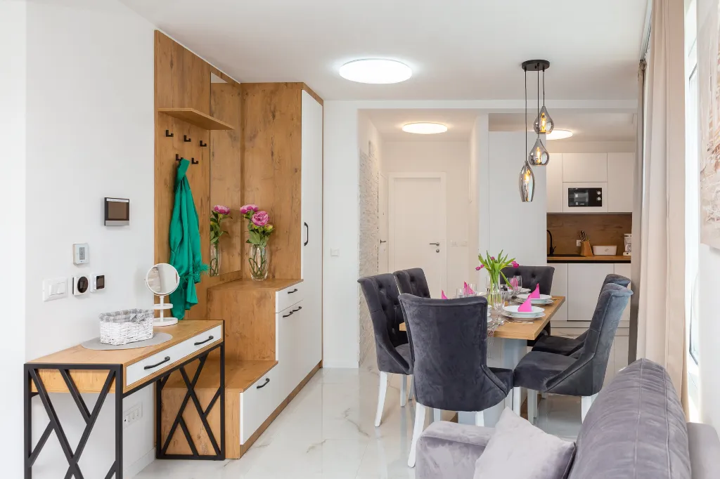 Seaside Family Apartment with Pool, Okrug Gornji