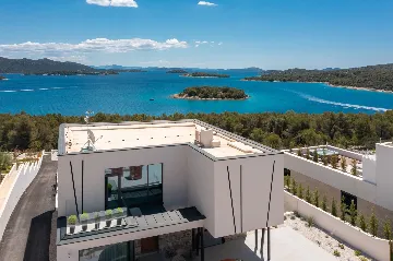 Contemporary 5-Bedroom Villa with Heated Pool, Jezera
