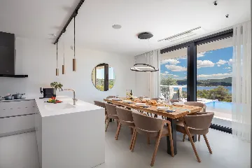 Contemporary 5-Bedroom Villa with Heated Pool, Jezera