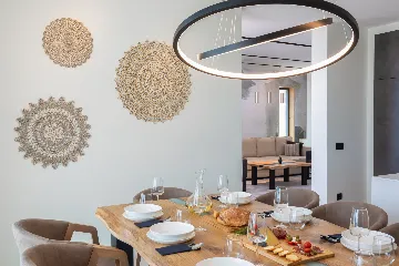 Contemporary 5-Bedroom Villa with Heated Pool, Jezera