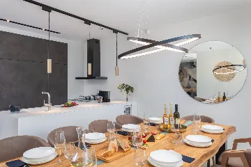 Contemporary 5-Bedroom Villa with Heated Pool, Jezera