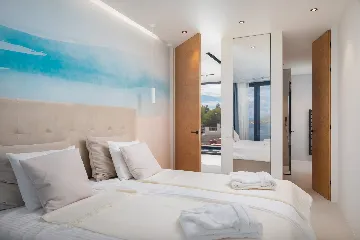 Contemporary 5-Bedroom Villa with Heated Pool, Jezera