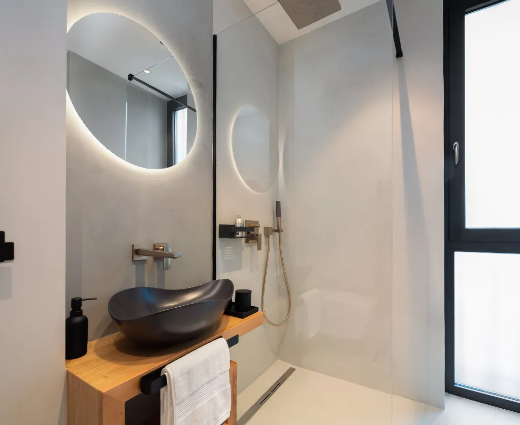 Contemporary 5-Bedroom Villa with Heated Pool, Jezera