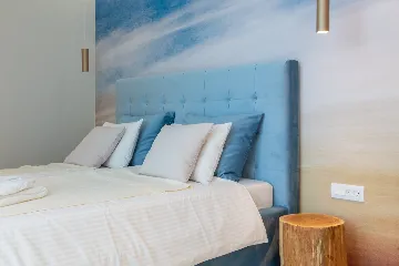 Contemporary 5-Bedroom Villa with Heated Pool, Jezera