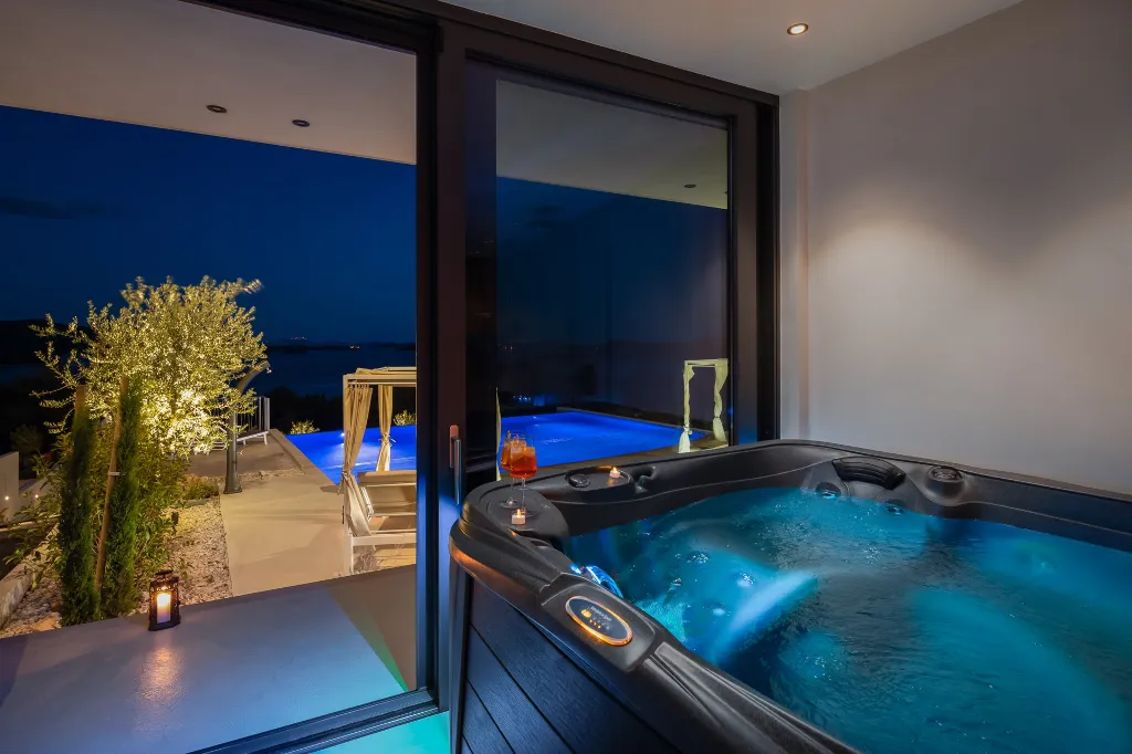 Contemporary 5-Bedroom Villa with Heated Pool, Jezera