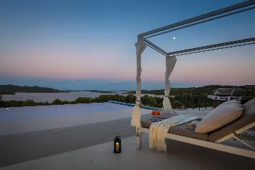 Contemporary 5-Bedroom Villa with Heated Pool, Jezera