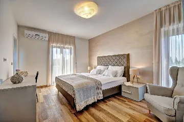 Seaside Family Villa with Pool Savudrija