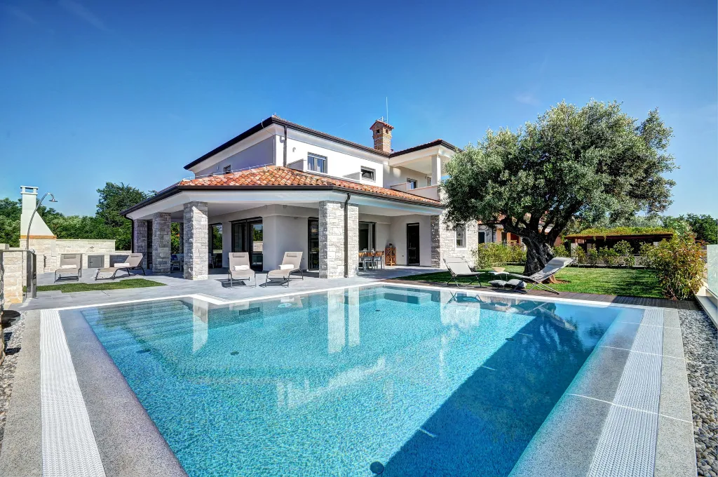 Seaside Family Villa with Pool Savudrija
