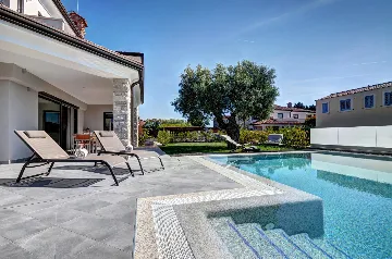 Seaside Family Villa with Pool Savudrija