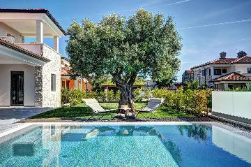 Seaside Family Villa with Pool Savudrija