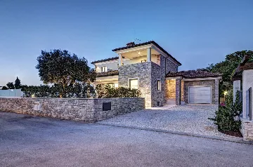 Seaside Family Villa with Pool Savudrija