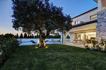 Seaside Family Villa with Pool Savudrija