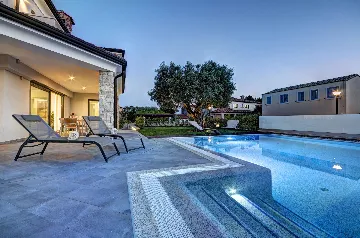 Seaside Family Villa with Pool Savudrija