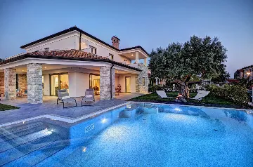 Seaside Family Villa with Pool Savudrija