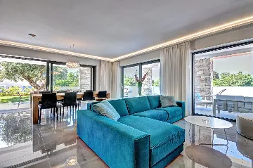 Seaside Family Villa with Pool Savudrija