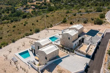 Modern Five-Bedroom Villa with Pool in Primošten