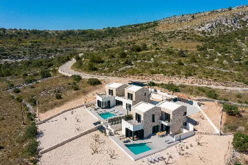 Modern Five-Bedroom Villa with Pool in Primošten