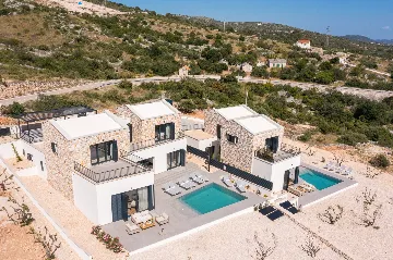 Modern Five-Bedroom Villa with Pool in Primošten