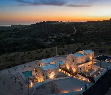 Modern Five-Bedroom Villa with Pool in Primošten