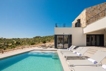 Modern Five-Bedroom Villa with Pool in Primošten