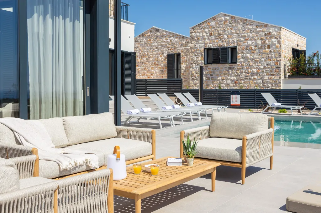 Modern Five-Bedroom Villa with Pool in Primošten